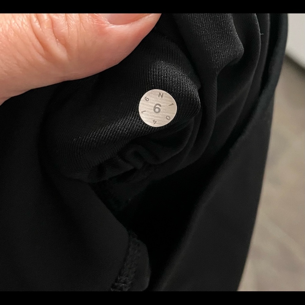 Lululemon size 6 - Picture 4 of 4
